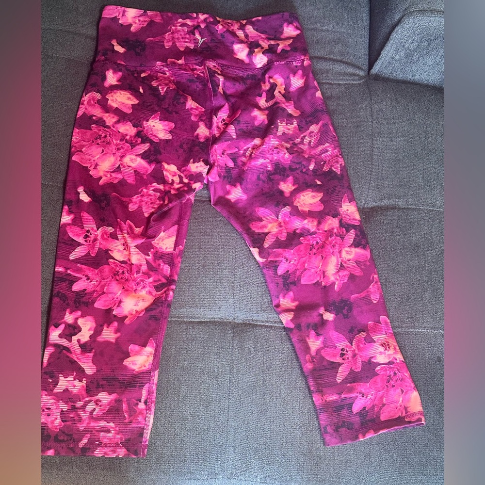 Old Navy Pink Capris Dynamic Design